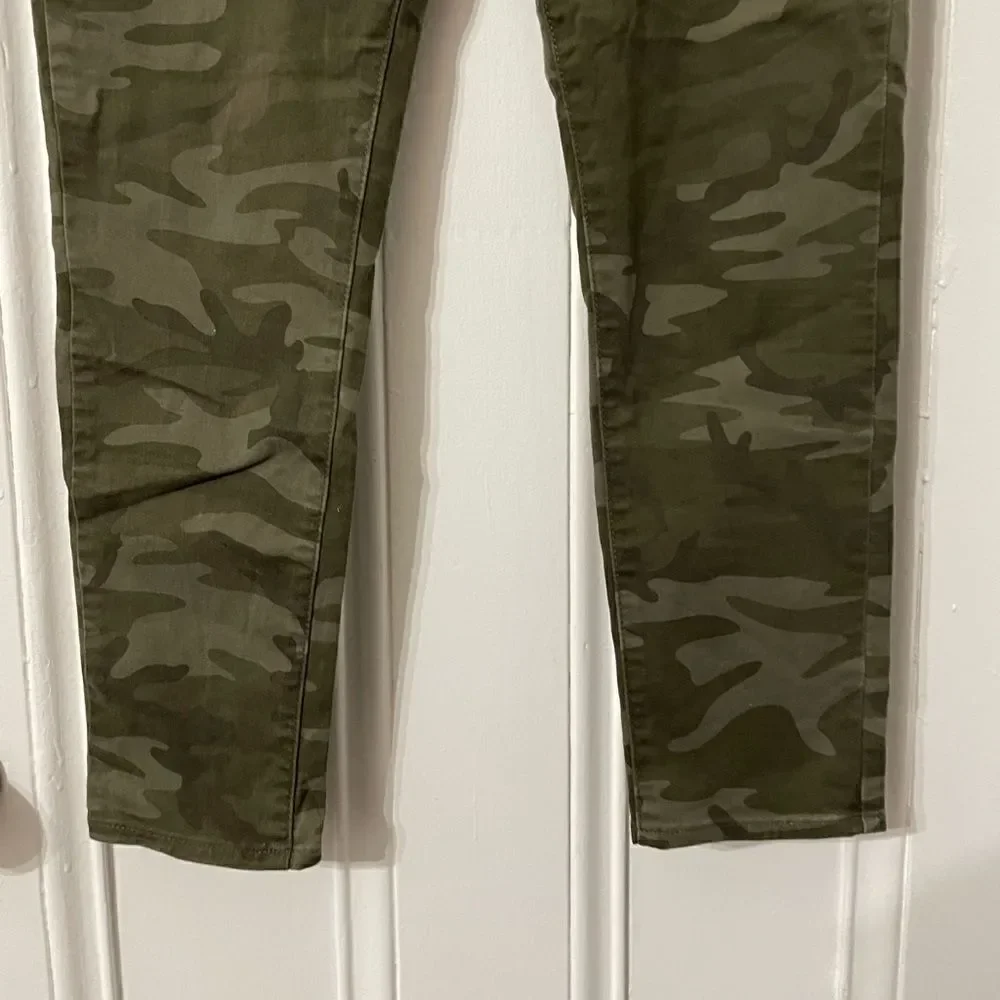 Levi’s 711 camo pants